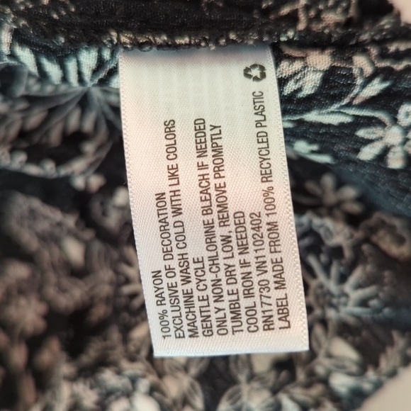 Xhilaration Blouse Black White Criss Cross Elastic Waist Size M - Picture 6 of 6